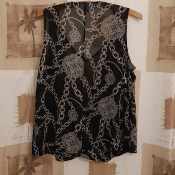 Sleevless sheer top - Picture 2 of 5